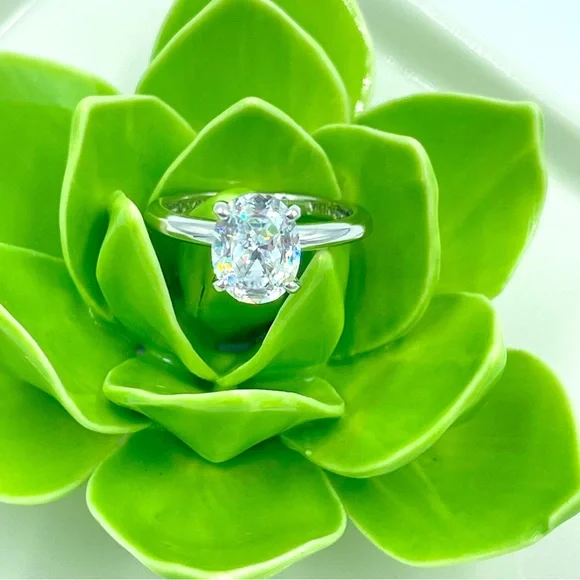 Diamonique Oval Cut Solitaire Ring Size 8 EUC - Picture 2 of 5